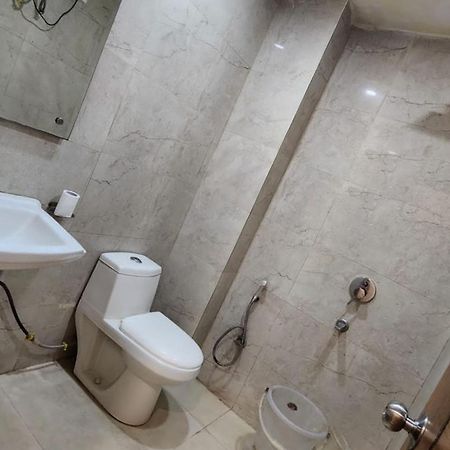 Hotel Redton Nuova Delhi Esterno foto