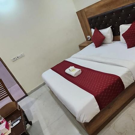 Hotel Redton Nuova Delhi Esterno foto